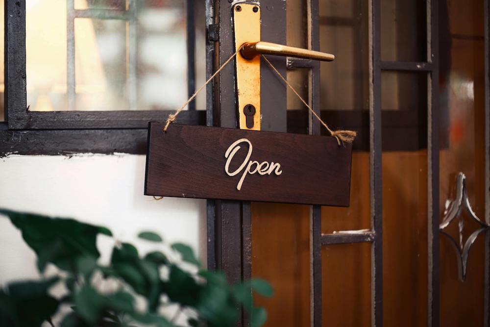How Community Banks Compete With National Giants