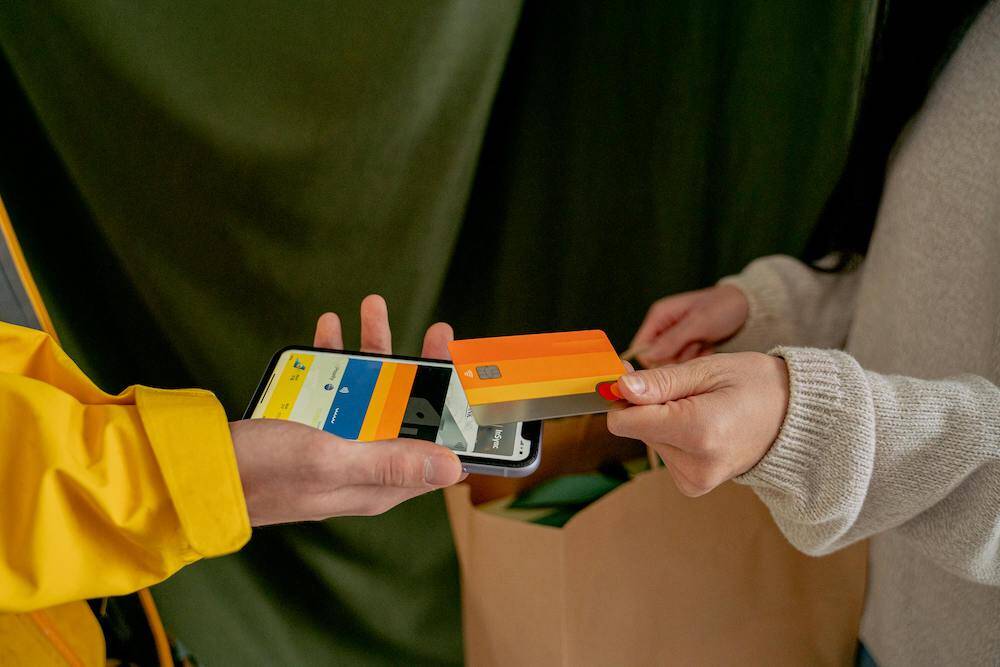 Top 10 Financial Mistakes Young Adults Make (and the Smart Saving Habits That Fix Them)